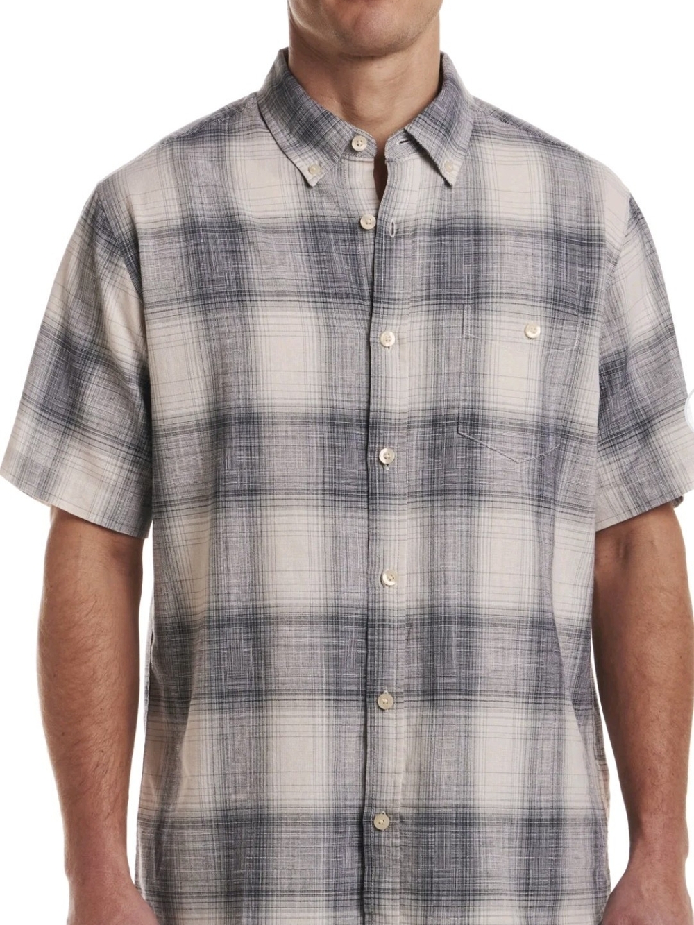 Casual Short-Sleeve Button-Down Shirt in Light Gray Plaid